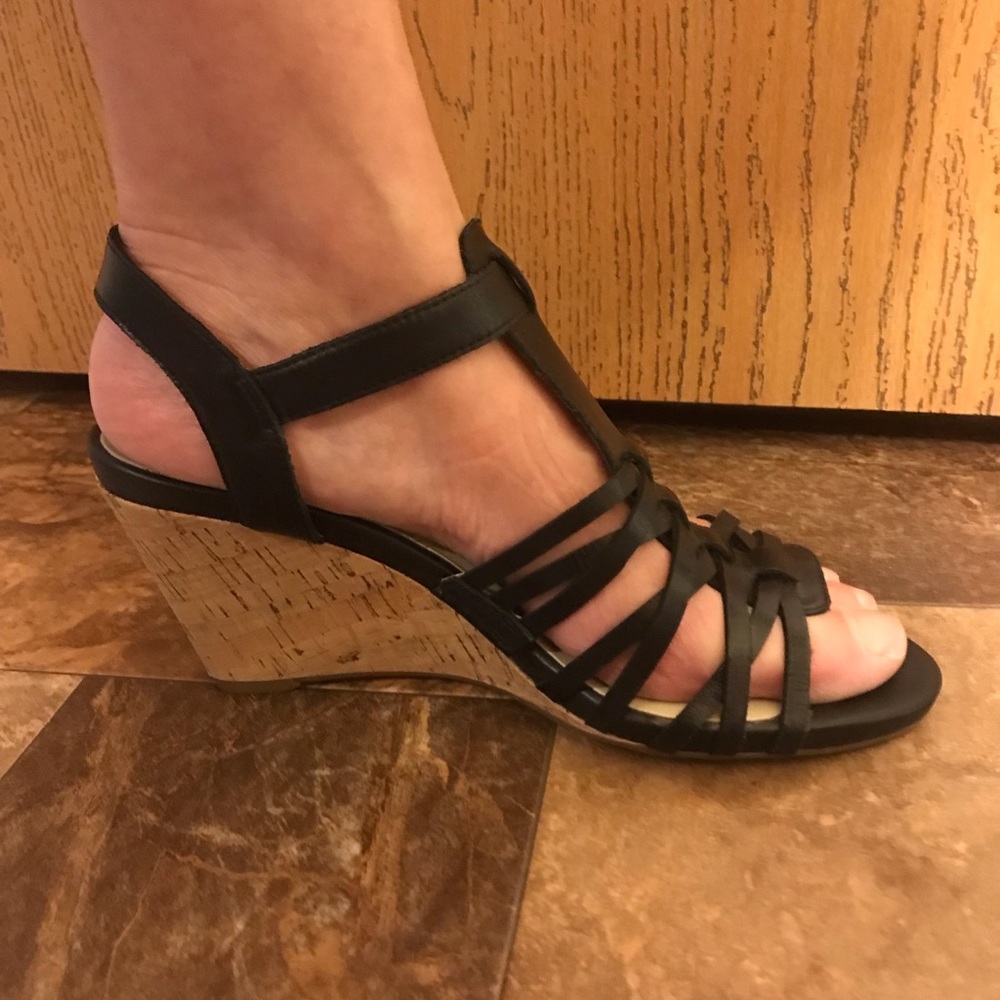 Free Shipping Issac Misrahi Black Leather wedge heel sandals. Size 8
